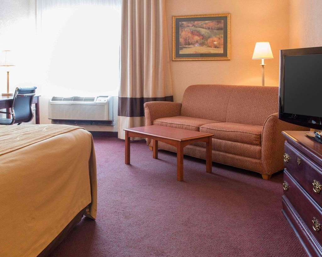 Quality Inn & Suites New Castle Pokoj fotografie