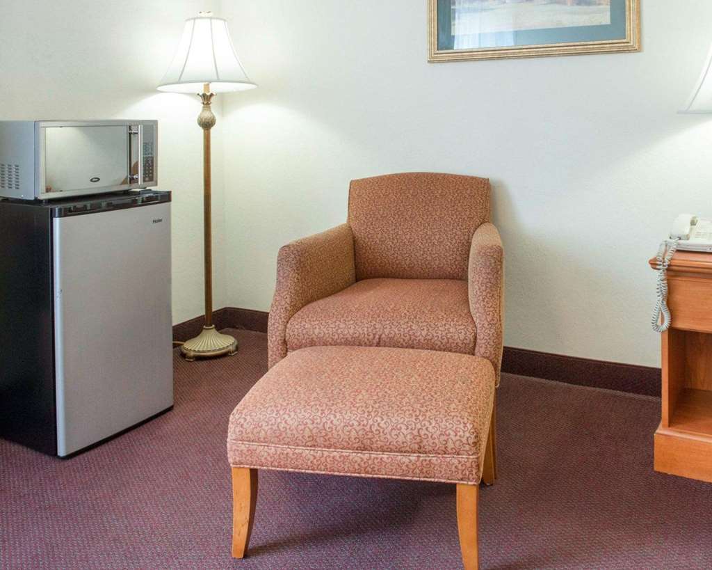 Quality Inn & Suites New Castle Pokoj fotografie